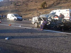 Adıyaman’da tır ile otomobil çarpıştı: 4 ölü, 2 yaralı