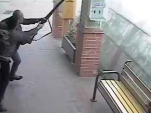 Zonguldak'ta belediye binasını pompalı tüfekle böyle bastı