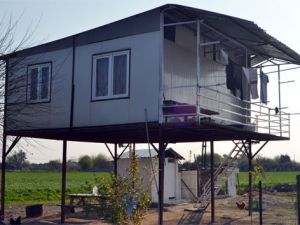 Katliam Evinden geriye askıda asılı çamaşır ve küçükbaş hayvanlar kaldı