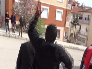 Kazayı oğlunun arkadaşının yaptığını öğrenen baba çılgına döndü