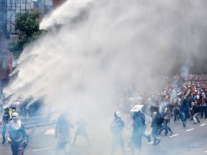Venezuela'da kriz büyüyor