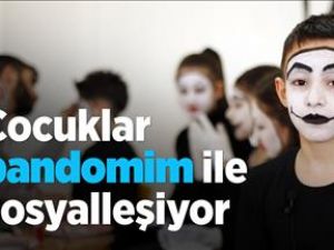 Çocuklar pandomim ile sosyalleşiyor
