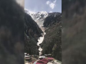 Rize'de çığ düşme anı görüntülendi