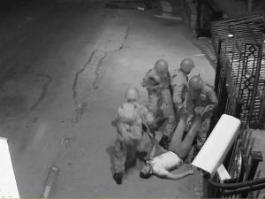 Darbeciler şehitlerin cenazelerini sürükleyerek kışladan çıkardı