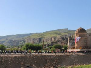 Tarihi Zeynel Bey Türbesi taşınıyor