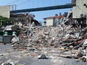 Yılbaşı katliamının yapıldığı ünlü eğlence mekanı yıkıldı