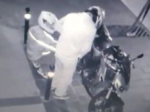 Beşiktaş ve Çekmeköy’de motor hırsızlıkları kamerada