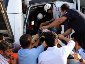 Antalya'da Rus turistleri taşıyan otobüsle tır çarpıştı: 6 yaralı