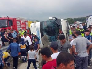 Samsun'da acemi erleri taşıyan otobüs devrildi