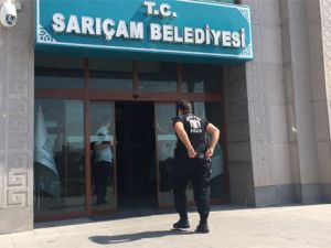 Adana'da belediyede 3 kişi rehin alındı