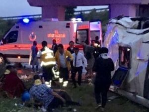Çorum'da yolcu otobüsü köprüden uçtu