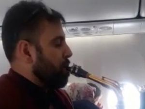 Yüksekova uçağında müzik resitalic