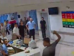 Bıçaklarla hastaneyi bastılar