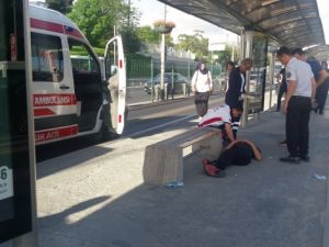 Bonzai içen genç, metrobüs seferlerini aksattı