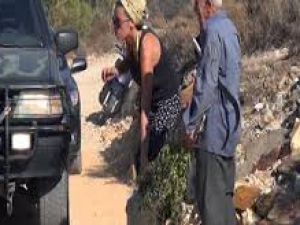 Kadınlar damacanalarla yangını söndürmeye çalıştı