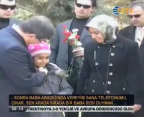 Şehit kızı Davutoğlunu duygulandırdı