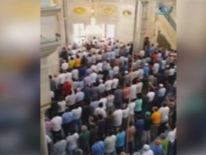 Cuma namazı öncesi İstiklal Marşı okudular / VİDEO