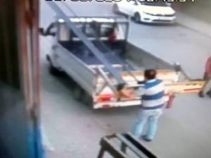 Suriyeli çocuğu öldürüp, cesedi çöp konteynerine attı