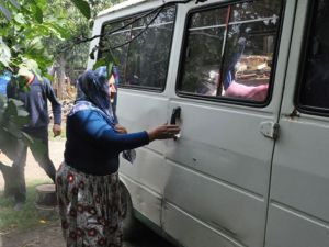 Hurda minibüste hayatta kalma savaşı