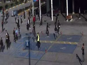 Lise öğrencilerinin bıçaklı kavgası kamerada