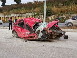 Kamyona çarpan kadın sürücü hayatını kaybetti