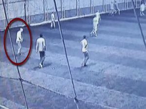 Halı sahada hayatını kaybeden öğretmen kamerada