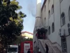 Camide çıkan yangın paniğe neden oldu