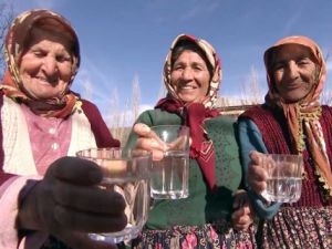 Köye su geldi, İnsaf teyze dayaktan kurtuldu