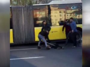 Tartıştığı garsonu vuran Iraklıya sokak ortasında dayak