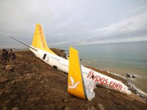 Pistten çıkan uçak havadan görüntülendi