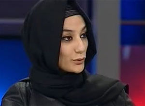 Esra Elönü okuruyla tartıştı