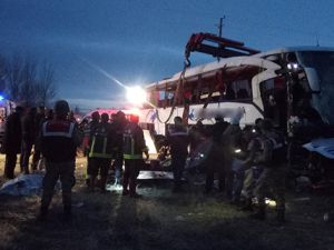 Van’da feci trafik kazası: 2 ölü, 21 yaralı