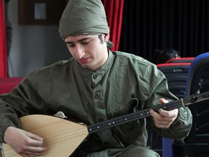 16 yaşında 10 parmağında 10 marifet