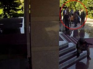 Aksakallı'nın şehit Halisdemir'i alnından öptüğü anın görüntüsü ortaya çıktı