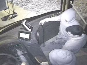 Otobüs kaçıran dört küçük kafadar İstanbul'u birbirine kattı