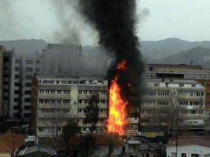 İzmir'de korkutan yangın! Otel alev alev yandı