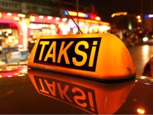 Sinirlenen taksici dehşet saçtı! /VİDEO