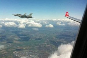 Gülü jetlerle karşıladılar