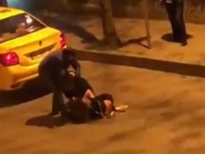 Beşiktaş'ta iki kadının saç başa kavgası kamerada