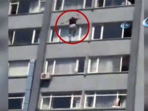 Bir kişi hastanenin yedinci katından aşağıya atladı