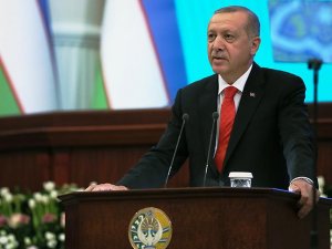 Okuduğu şiir Özbekistan Parlamentosu'nu coşturdu
