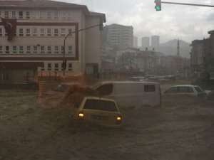 Ankara'da sel felaketi: 6 yaralı