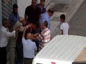 Kendisine karşılık veren oğlunu evire çevire dövdü