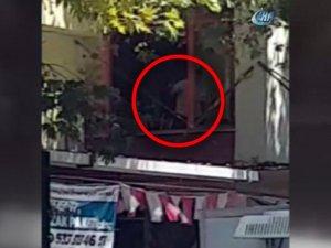 Kızını taciz edenin kafasını çekiçle ezdi