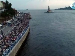 Kız Kulesi manzaralı 2 kilometrelik dev iftar sofrası hayran bıraktı