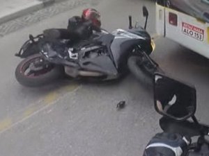 İstanbul’da motosikletli kadın sürücü ölümden kıl payı kurtuldu