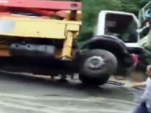 Beton pompası dereye yuvarlandı
