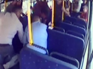 Yolcu midibüsündeki dehşet anları kamerada.... Midibüsün sürücüsünü öldürerek kaçtı