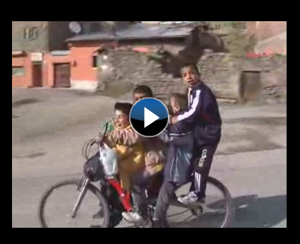 Bir bisiklette dört kafadar