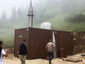 Rize’de seyyar cami görenleri şaşırtıyor